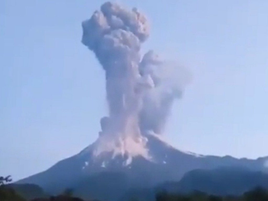 Merapi Erupsi Hujan Abu Di Boyolali Dan Klaten Tagar