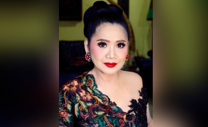 Selain Rita Sugiarto Ada 5 Penyanyi Populer Era 80 An