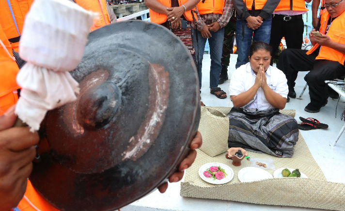 Tangisan Seorang Ibu dan Ritual Adat Danau Toba - Tagar Cerita