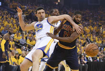 Final NBA, Warriors Sementara Unggul 2-0 Atas Cleveland | Tagar