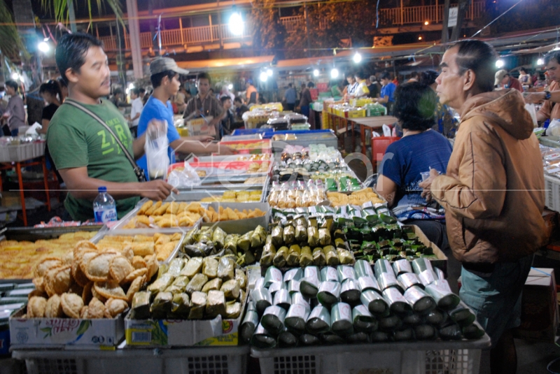 Omset Pedagang Pasar  Senen Merosot