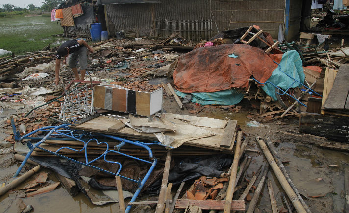 Angin Puting Beliung Hancurkan Puluhan Rumah di Bekasi | Tagar