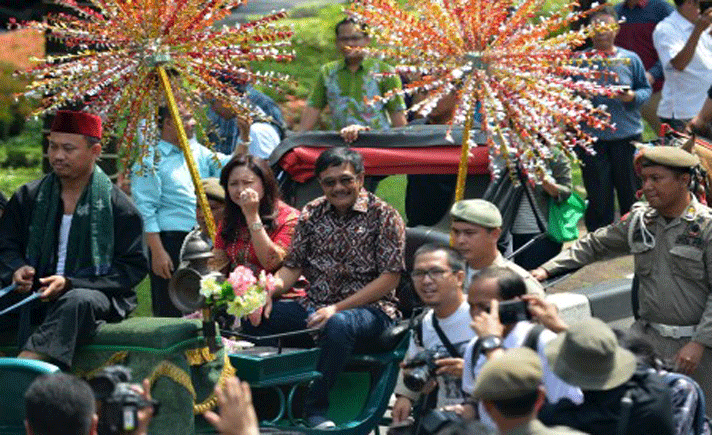 Nobar 'Virtual Reality' Anies-Sandi Diiringi Tanjidor