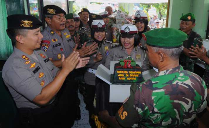 Harmonis, Ucapan HUT TNI dari Polisi Pekalongan  Tagar