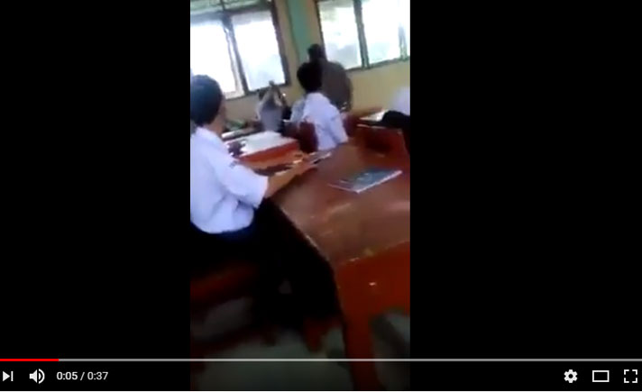 Viral Sadis Banget Guru Ini Pukuli Muridnya Di Kelas Ini Videonya