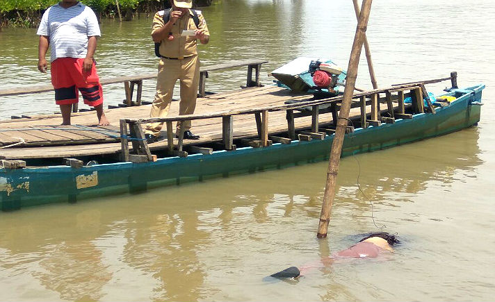 Sosok Perempuan Mengapung di Sungai Tallo Makassar ini 