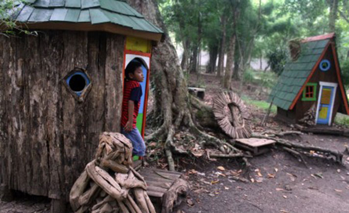 Penampakan Rumah  Kurcaci Ngawi  Tagar