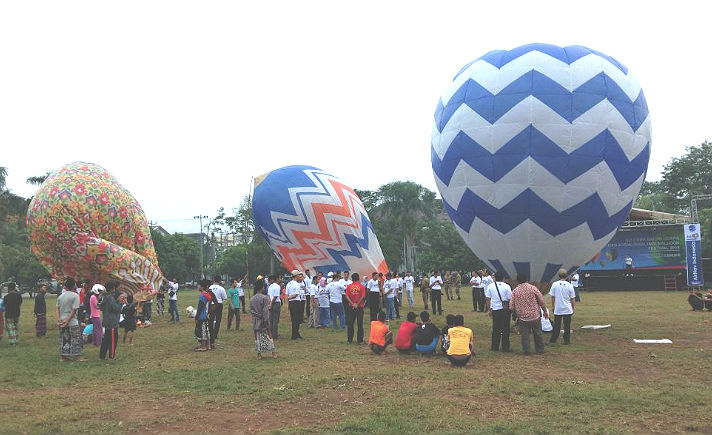 Serunya Menerbangkan Balon Tradisional Warna Warni Yang Aman Bagi Jalur ...