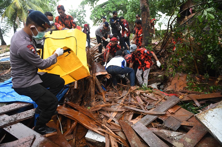 Foto: Korban Tsunami Selat Sunda Terus Bertambah | Tagar