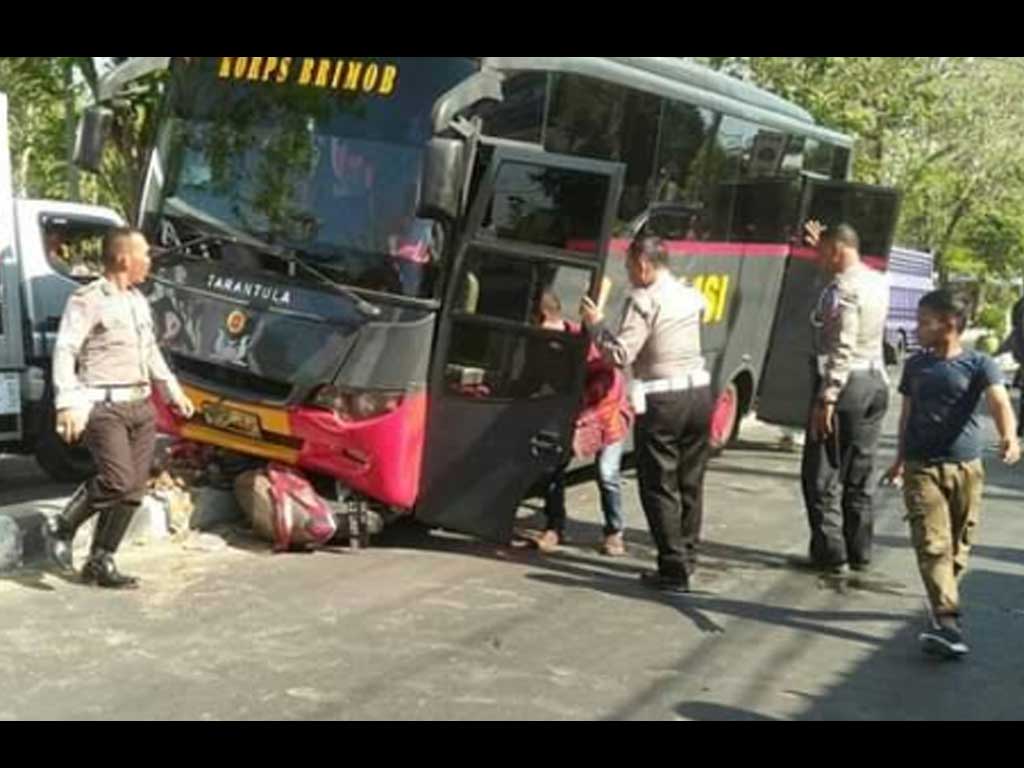 Bus Polisi Tabrakan, Pelajar Sulsel Terlempar 1 Meter | Tagar