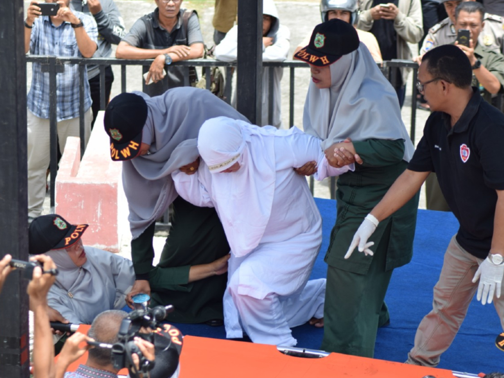 Foto Hukum Cambuk Aceh Dilakukan Di Objek Wisata Tagar 