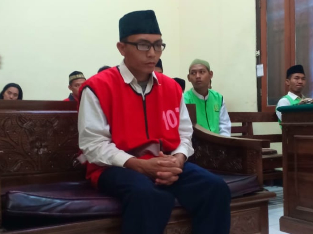 Divonis Kebiri Kimia Guru Pramuka Di Surabaya Pasrah | Tagar