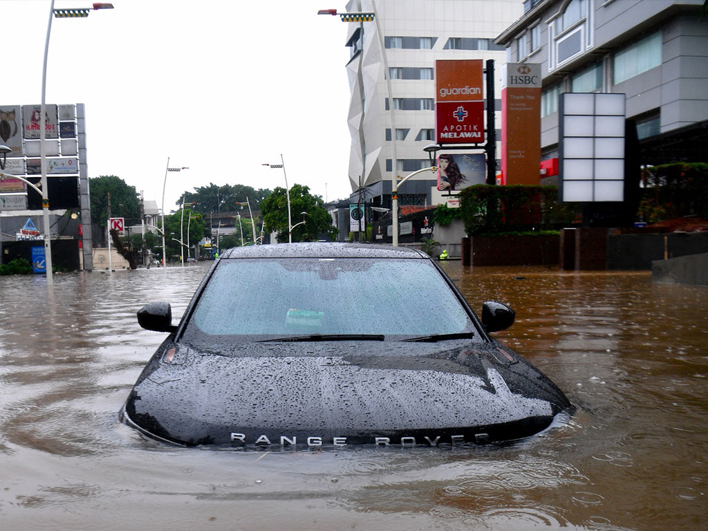 Tips Terhindar dari Beli Mobil Bekas Terendam Banjir  Tagar