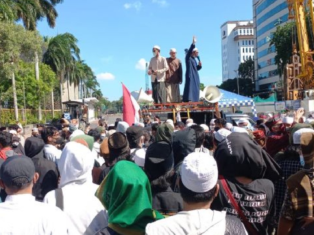 Massa Protes Aksi Super Damai 212 Dibubarkan, Tapi Demo Diizinkan | Tagar