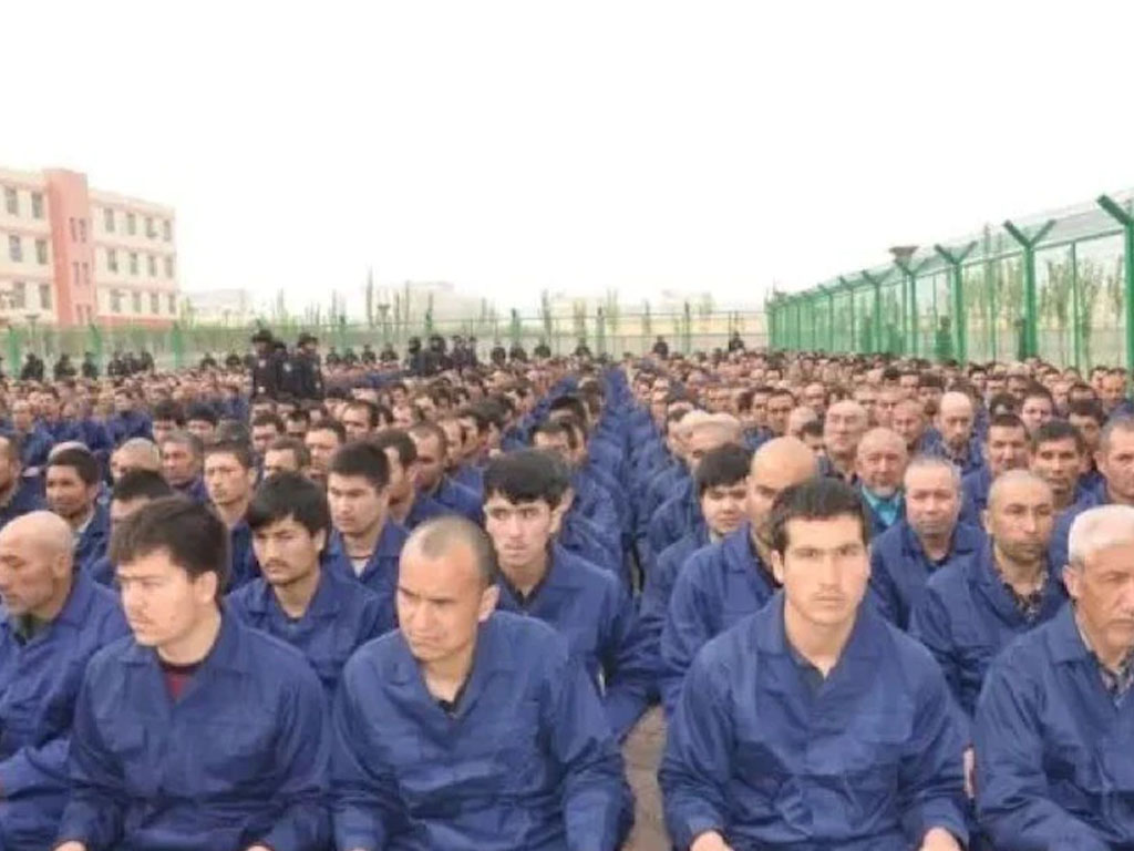 Warga Uighur di kamp penahanan