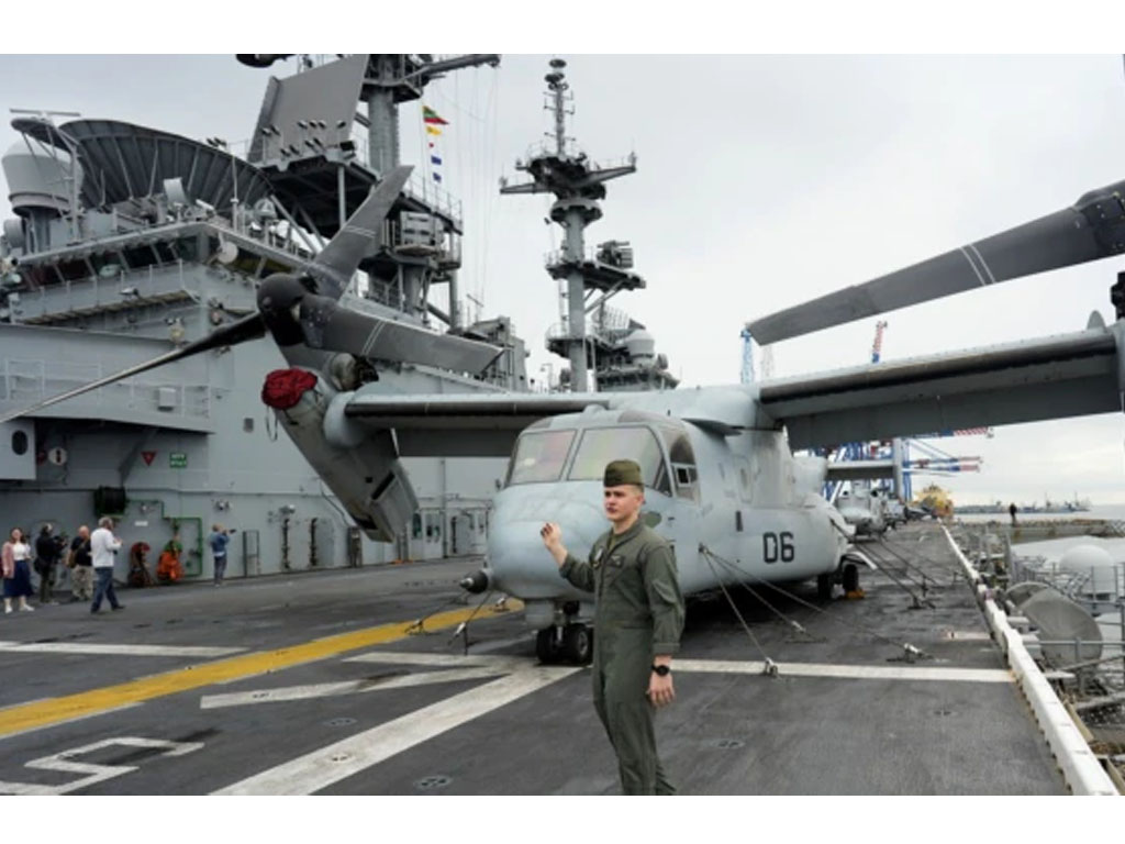 USS Kearsarge berlabuh di lithuania