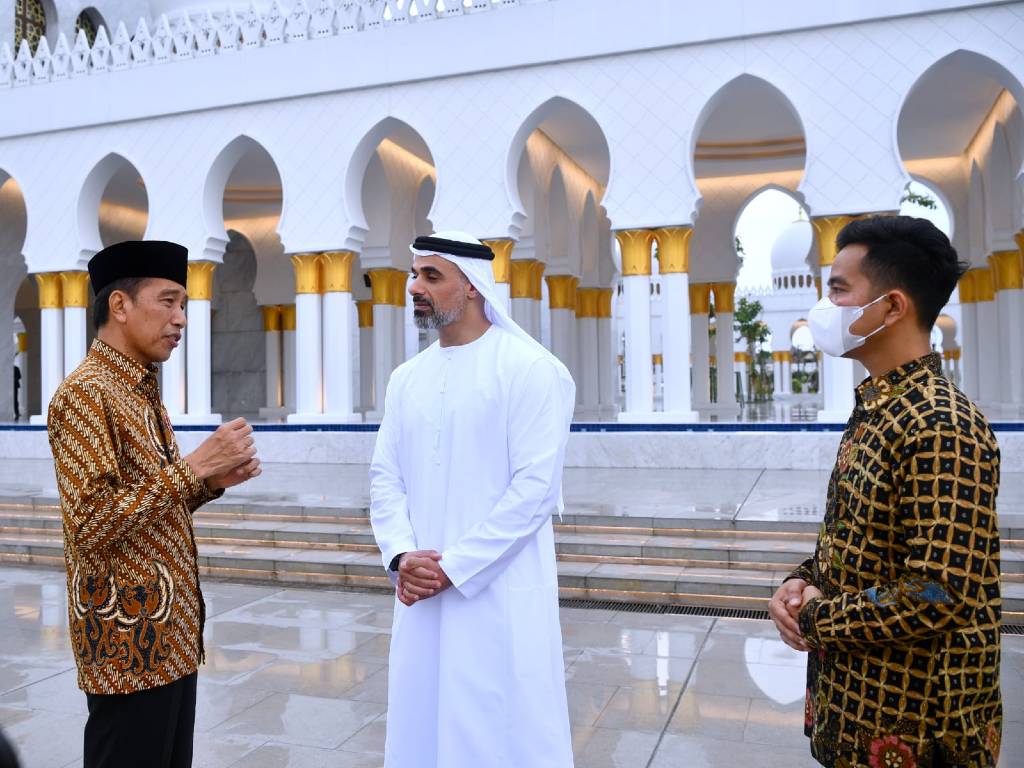 Presiden Jokowi Terima Kedatangan Putra MBZ di Surakarta