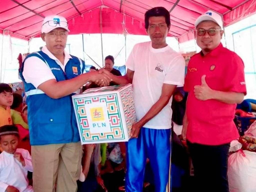 Dukung Anak-Anak Cianjur Kembali Ke Sekolah Pascagempa, PLN Berikan Perlengkapan Belajar