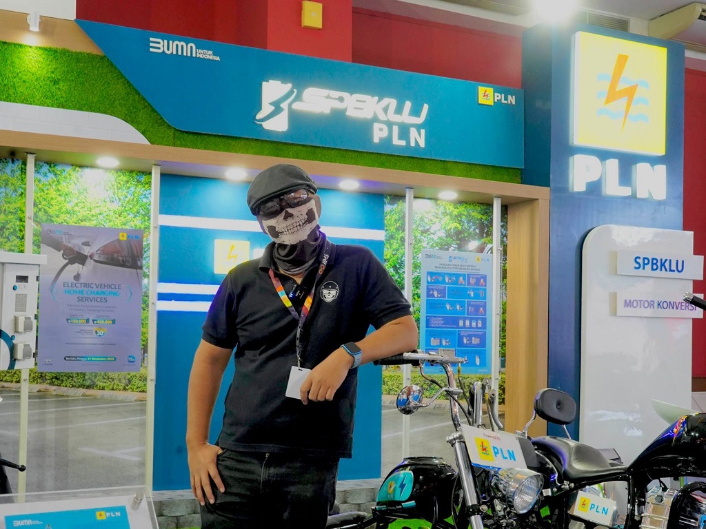 PLN Kenalkan Motor Konversi di IIMS 2023, Apa Sih Keunggulan Kendaraan Listrik? Yuk Simak!