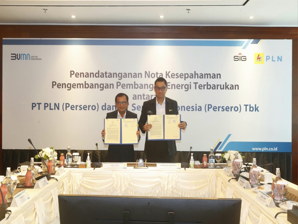 Kolaborasi BUMN, PLN dan Semen Indonesia Teken MoU untuk Mendorong Penggunaan Energi Bersih