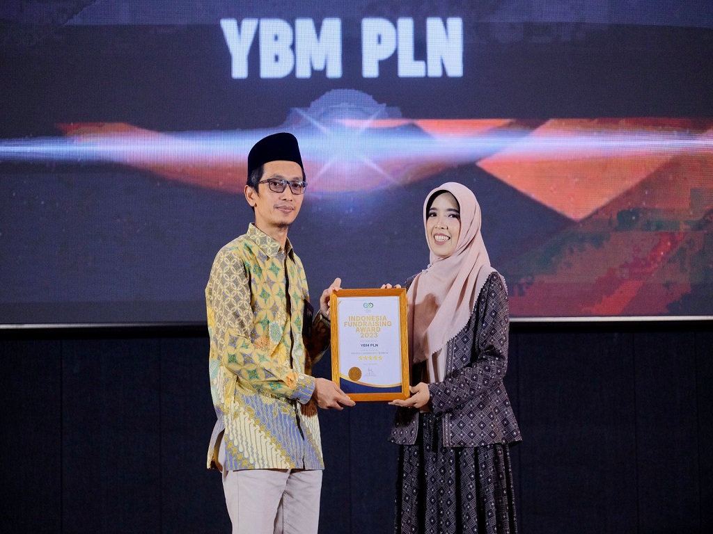 Tingkatkan Inovasi Penyaluran Zakat, YBM PLN Raih Empat Anugerah Indonesia Fundraising Awards 2023