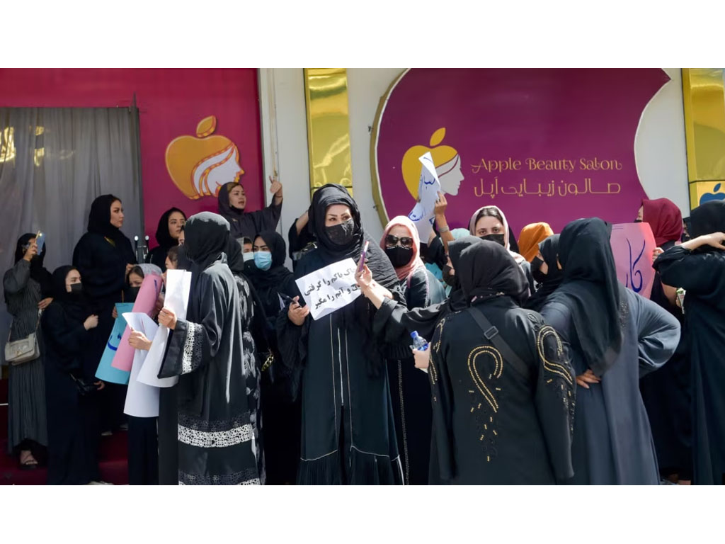 aksi protes perempuan afghanistan