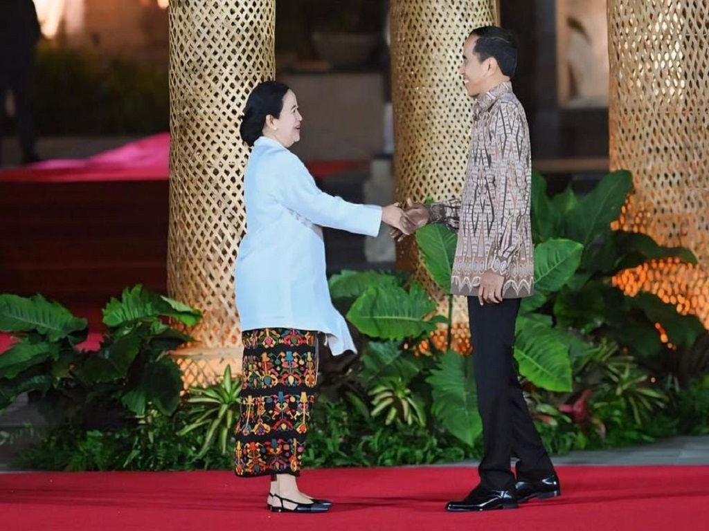 Momen Puan Maharani Bertemu dengan Presiden Jokowi di Gala Diner World Water Forum