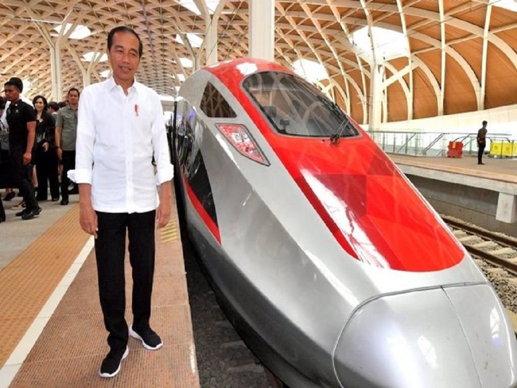 Presiden Jokowi Sebut Biaya Pembangunan Kereta Cepat Lebih Murah Dibanding MRT Jakarta