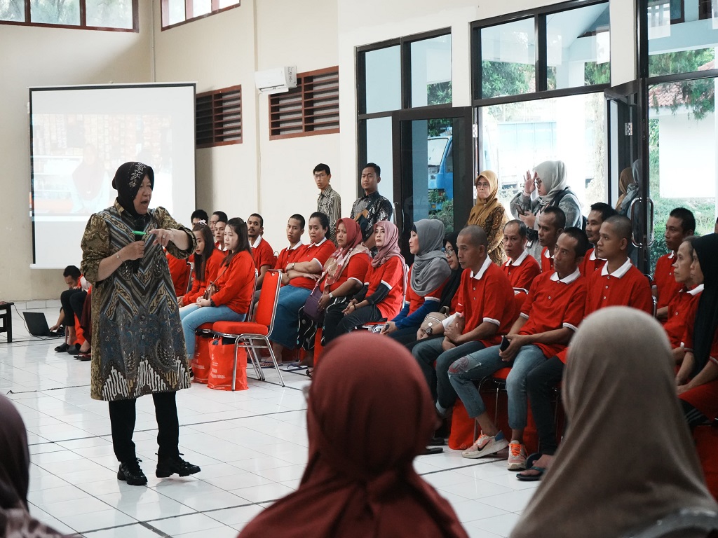 Mensos Risma Berikan Latihan Kewirausahaan Bagi Korban TPPO