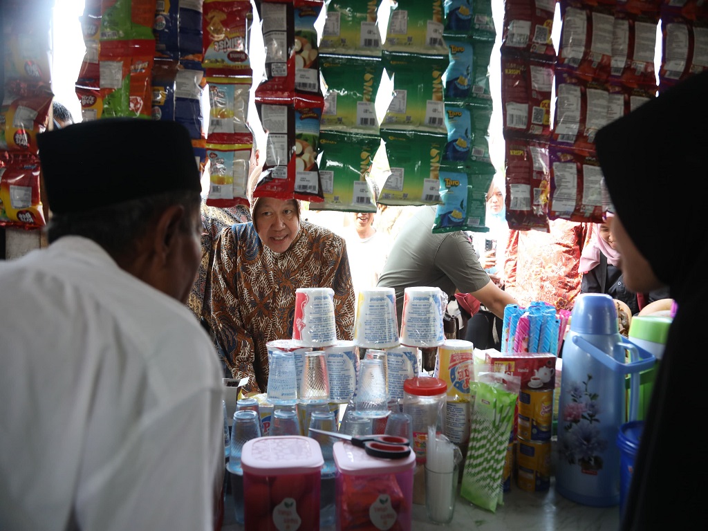 Dapat Bedah Rumah dan Warung dari Mensos Risma, Lansia Kaget Prosesnya Cuma 1 Jam