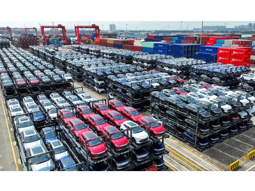 Mobil listrik BYD di pelabuhan China