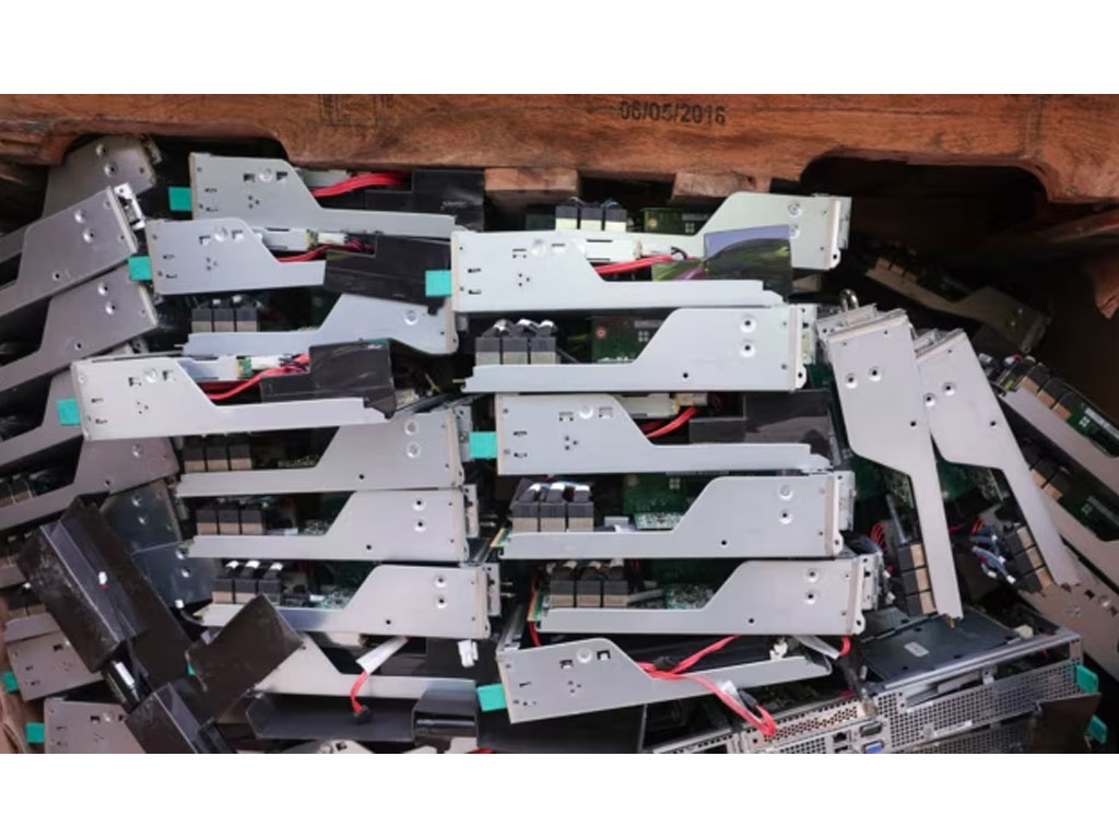 tumpukan sampah elektronik di Malaysia