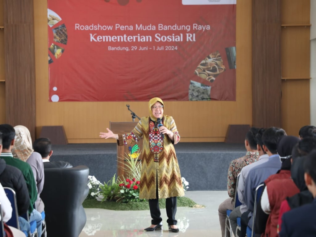 Mensos Tri Rismaharini dalam Roadshow PENA Muda Mencetak Wirausahawan Mandiri dan Sukses