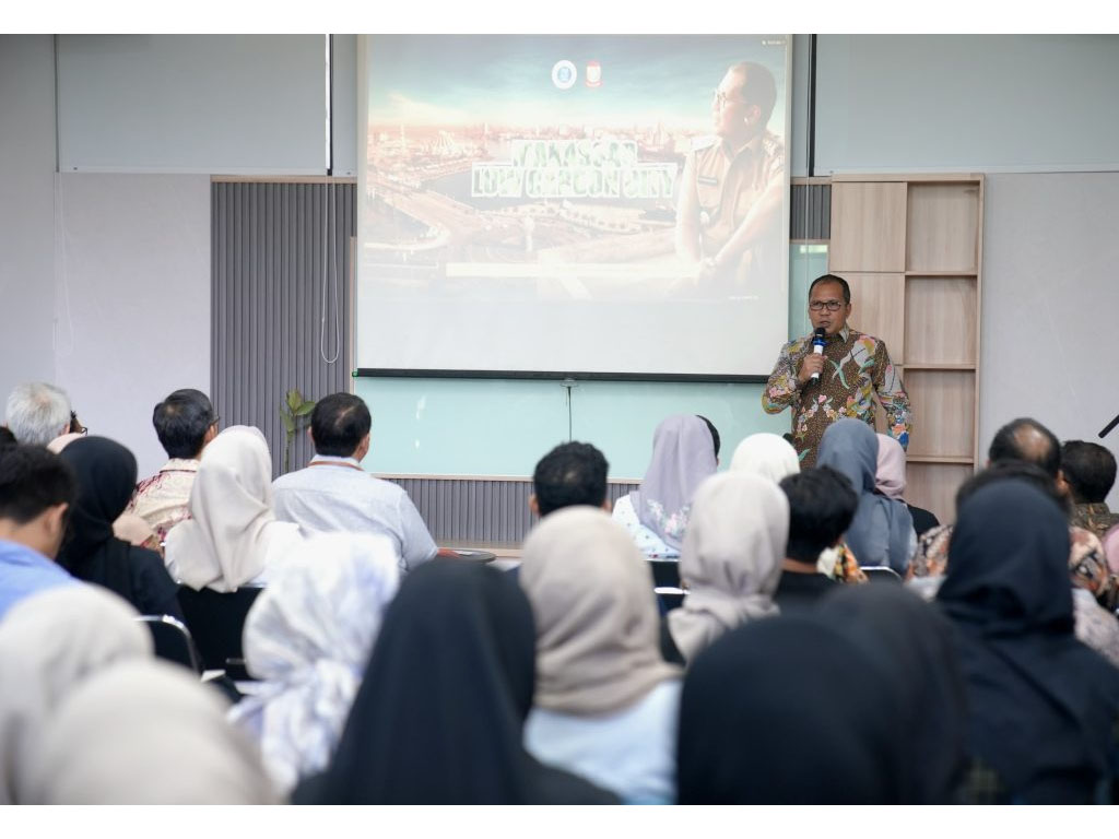 Danny Pomanto Paparkan Makassar Low Carbon City di Kuliah Perdana Mahasiswa Magister Arsitektur SAPPK ITB Bandung