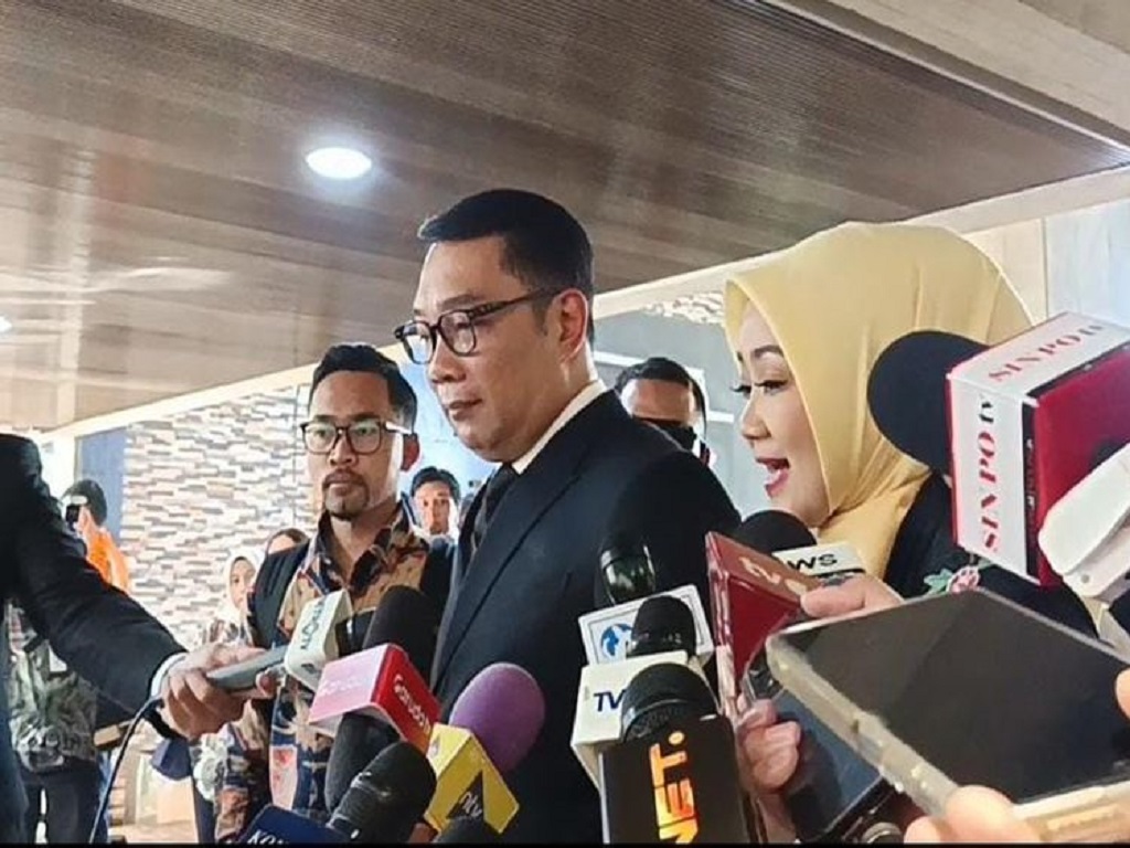 Atalia Praratya Hadiri Pelantikan Anggota DPR Didampingi Ridwan Kamil