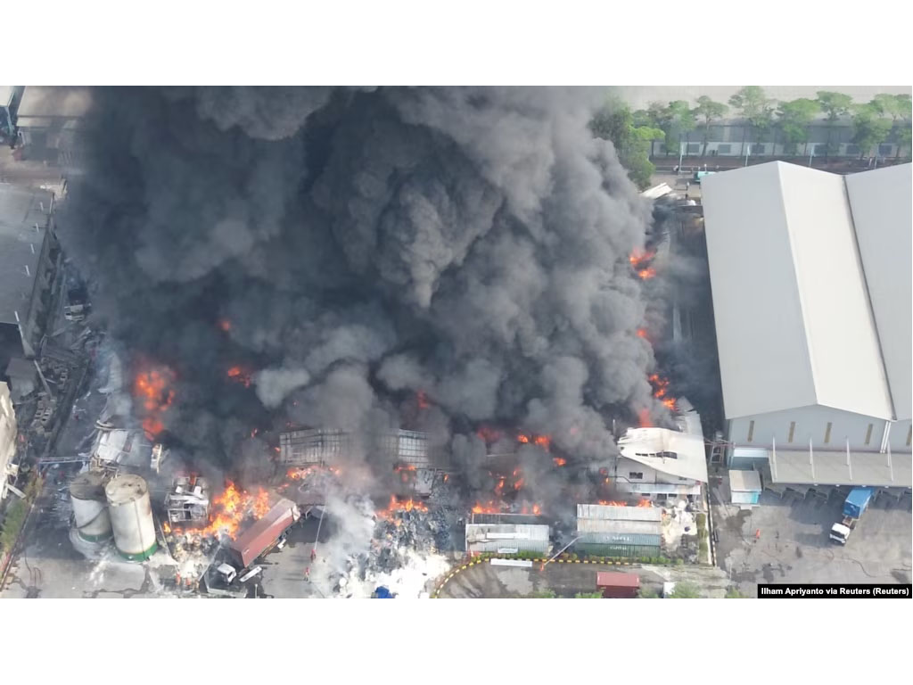 8 Meninggal pada Kebakaran di Pabrik Minyak Goreng di Bekasi