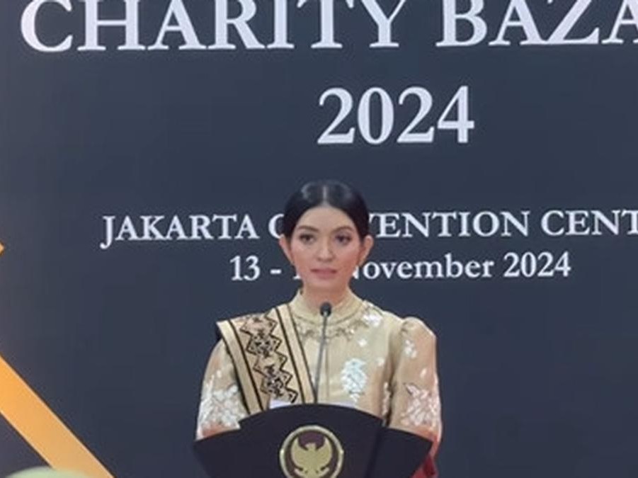 Ibu Wapres RI Hadir Anggun di Bazaar Amal WIC ke-55