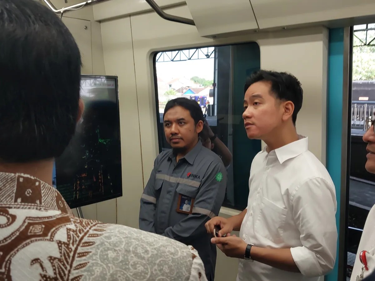 Kunjungan Gibran ke Solo: Uji Coba Trem Baterai untuk Atasi Kemacetan