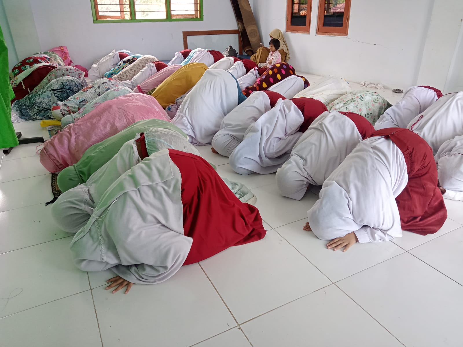 Sholat Dzuhur: Waktu, Tata Cara, dan Maknanya