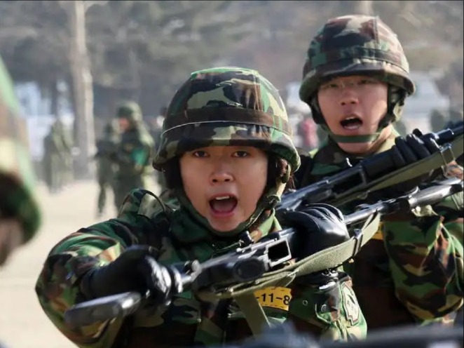 Korea Selatan Pertimbangkan Wajib Militer untuk Perempuan