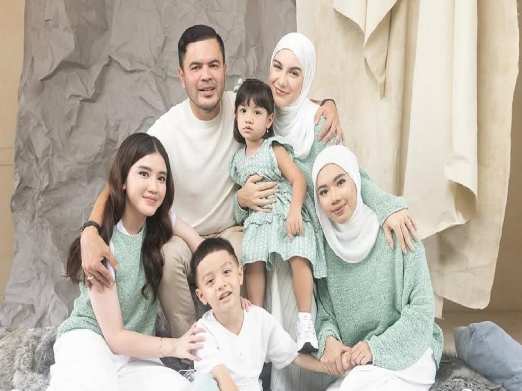 Putri Tiri Irish Bella Hempas Isu Tak Suka Ibu Baru Lewat Postingan Foto Ala Family Goals di Instagramnya