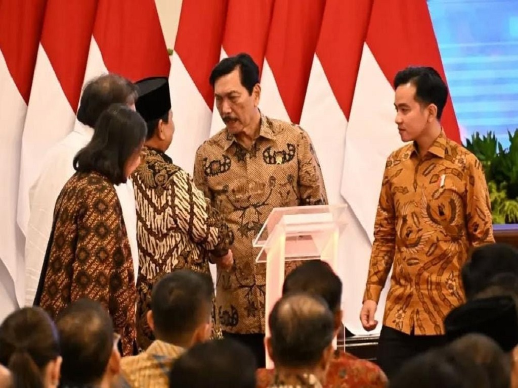 Presiden Prabowo Bertemu Luhut Cs Bahas Langkah Strategis untuk Peningkatan Penerimaan Negara