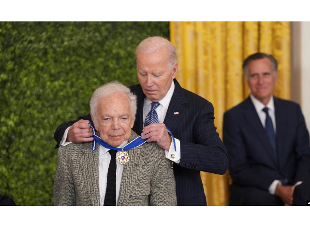 Presiden Joe Biden Anugerahkan Medali Kebebasan kepada 19 Orang Terkemuka di Dunia