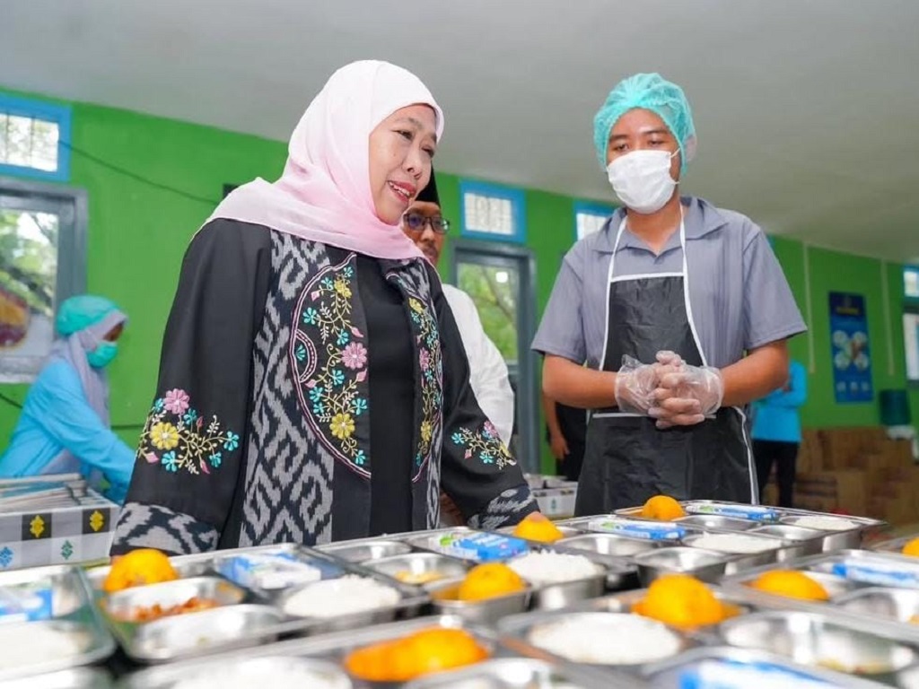 Khofifah Sebut Program MBG Masuk Pesantren, Menunya Jadi Terasa Mewah