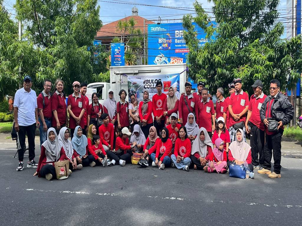 Mewujudkan Toleransi, Paras Paros Jempiring Putih Hadirkan Pasar Murah