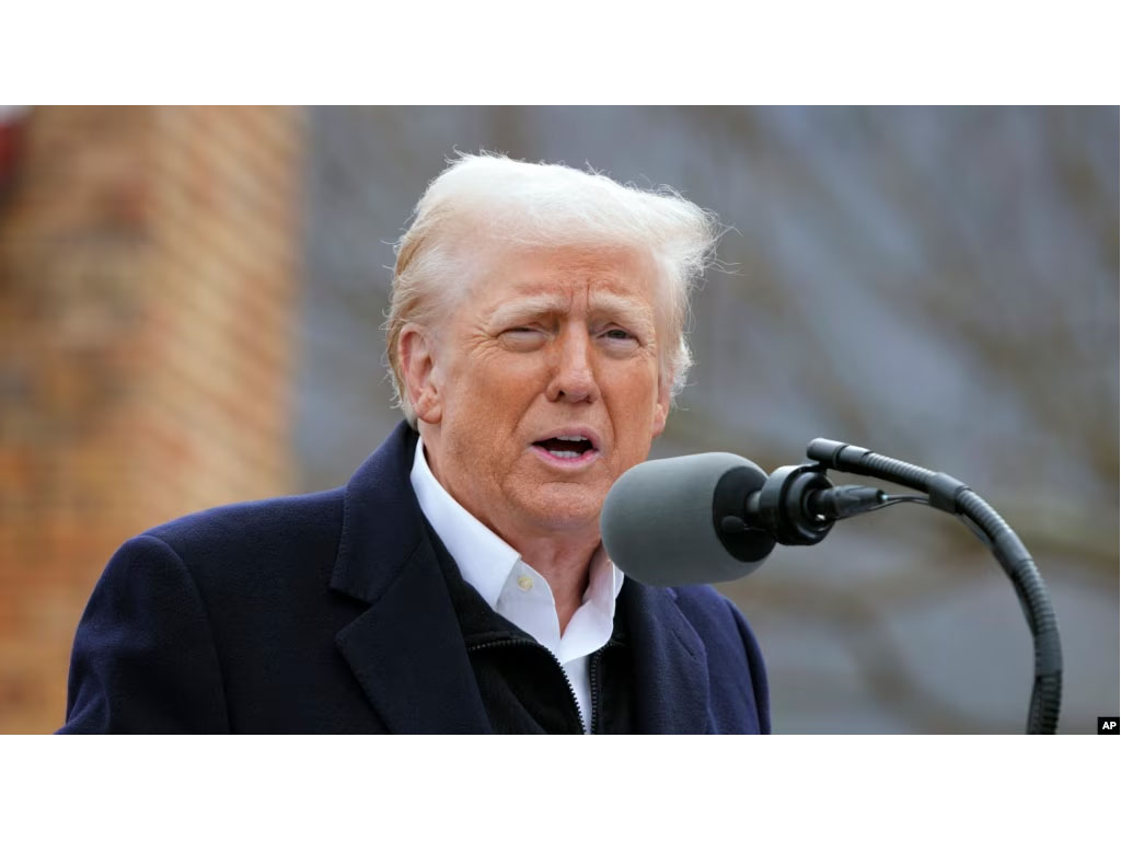 Presiden Trump Perintahkan Pemecatan Staf Keberagaman di Badan-badan Federal