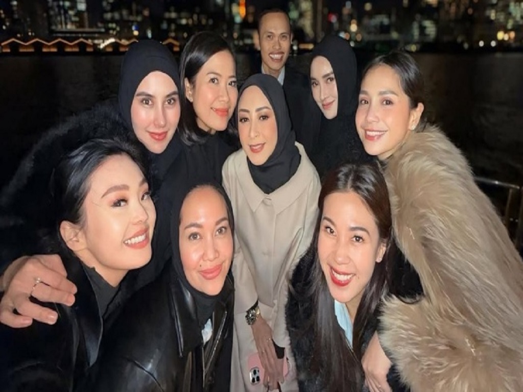 Intip Pesona Nagita Slavina Saat Pakai Jaket Bulu Rubah Puluhan Juta