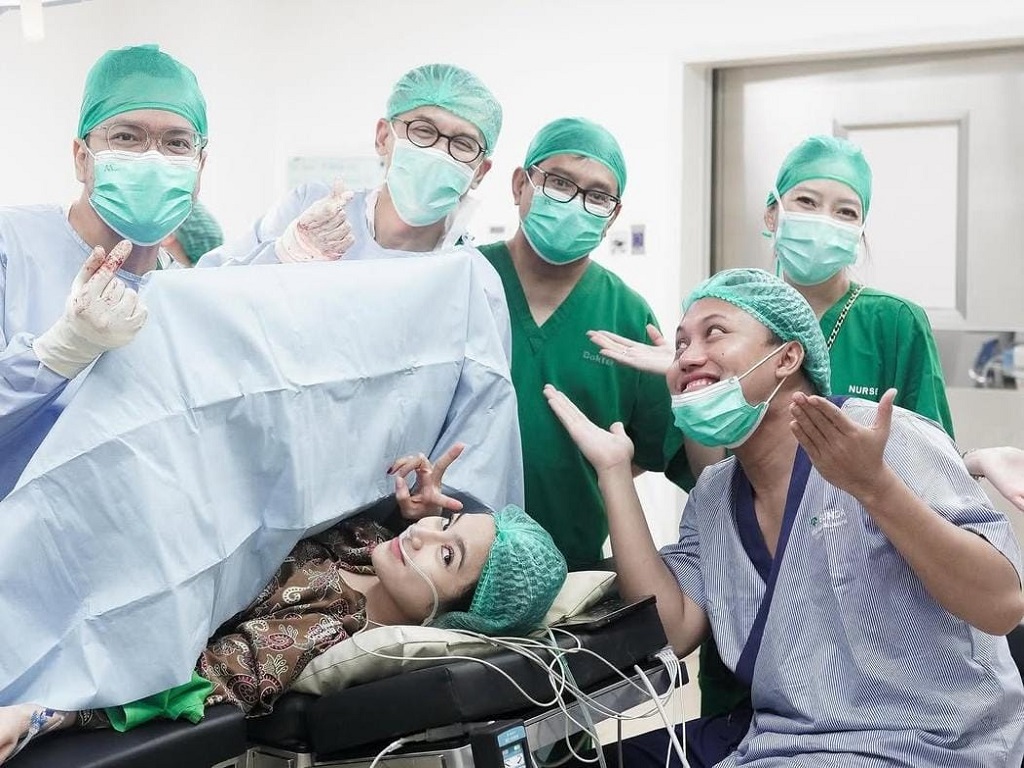 Rizky Febian Spill Foto Mahalini Melahirkan dan Umumkan Nama Indah Anak Pertama