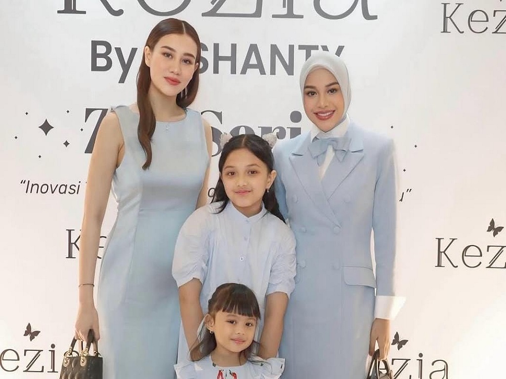 Foto Aaliyah Massaid yang Tampil Cantik dengan Dress Biru Justru Picu Dugaan Hamil Calon Anak Cowok