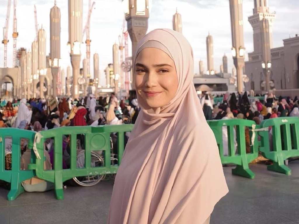 Tampil Cantik Berhijab, Penampilan Adem Syifa Hadju Menuai Reaksi Kagum Sang Pacar, El Rumi